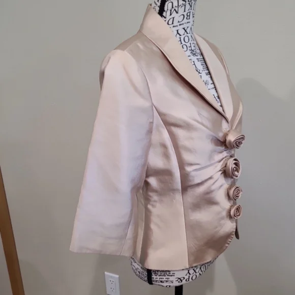 ADRIANNA Papell Women SZ 8P Gold Silk Blazer w/rosette front detail 3/4 sleeve‎ - Picture 7 of 11